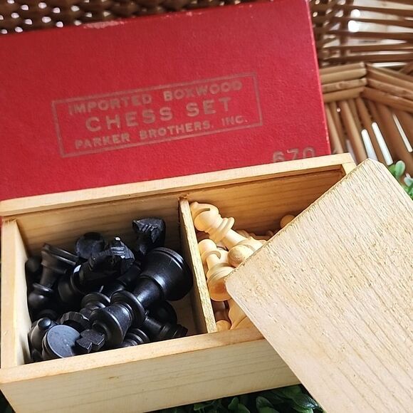 Vintage French Carved Wooden Chess Pieces - Picture 15 of 17